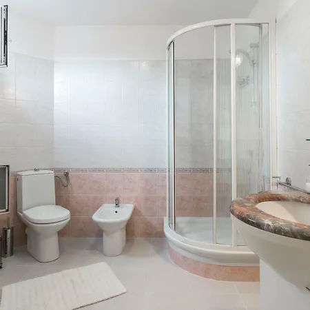 *la Primavera* - Spacious In Top Centre Daire