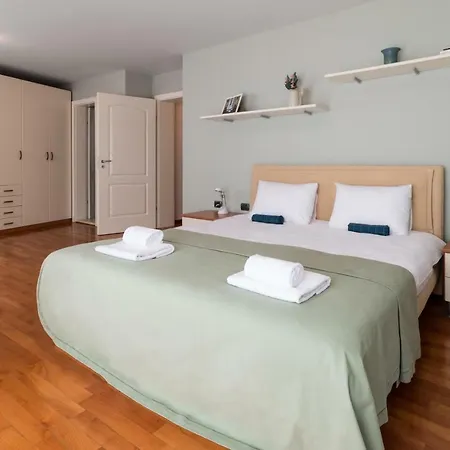 *la Primavera* - Spacious In Top Centre