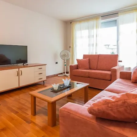 *la Primavera* - Spacious In Top Centre Daire *