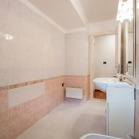*la Primavera* - Spacious In Top Centre