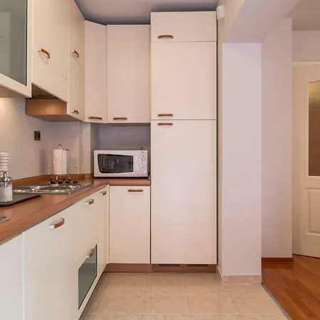*la Primavera* - Spacious In Top Centre Daire Filibe