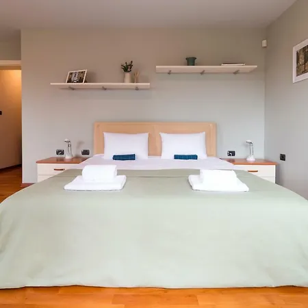 *la Primavera* - Spacious In Top Centre