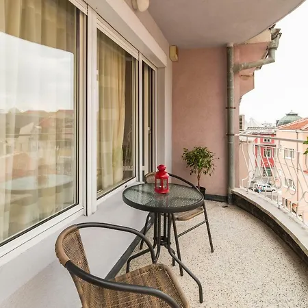 *la Primavera* - Spacious In Top Centre Daire Filibe